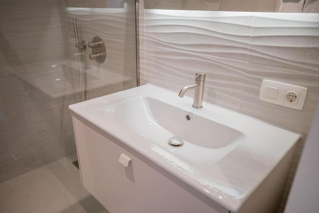 Penthouse Royal, Luxurious And Cozy With Sauna Apartment *