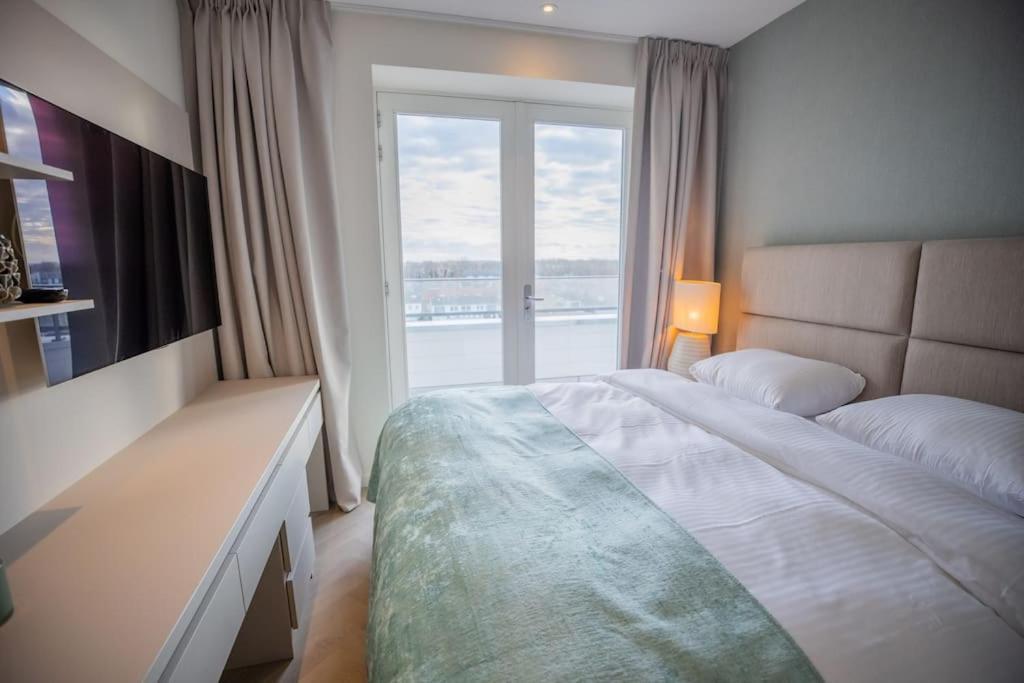 Penthouse Royal, Luxurious And Cozy With Sauna Apartment *